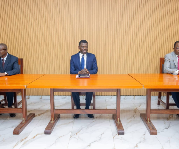 Assemblée nationale : Le Président Joseph Fifamin Djogbénou échange avec le Bureau du syndicat du personnel