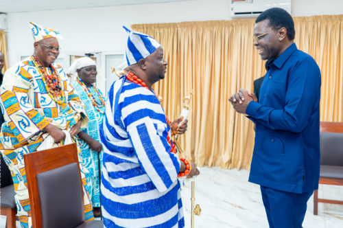 Audience au Palais des Gouverneurs : Le roi de Xogbonou salue la vision et la méthode du président Joseph Fifamin DJOGBÉNOU