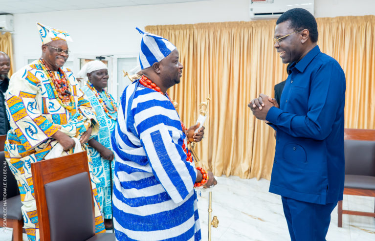Audience au Palais des Gouverneurs : Le roi de Xogbonou salue la vision et la méthode du président Joseph Fifamin DJOGBÉNOU