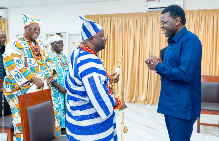Audience au Palais des Gouverneurs : Le roi de Xogbonou salue la vision et la méthode du président Joseph Fifamin DJOGBÉNOU