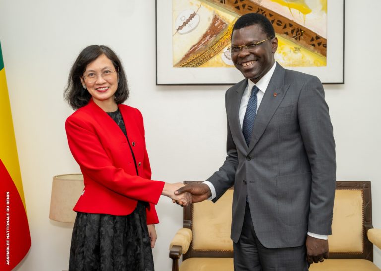 Assemblée nationale : Le Professeur Joseph Fifamin DJOGBÉNOU reçoit la nouvelle ambassadrice du Vietnam près le Bénin