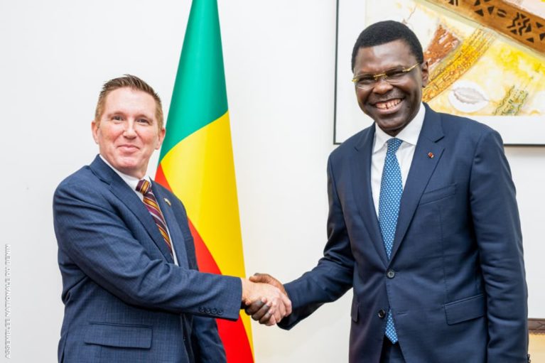 Assemblée nationale : Le Chargé d’affaires de l’Ambassade des États-Unis expose ses priorités au Président DJOGBÉNOU