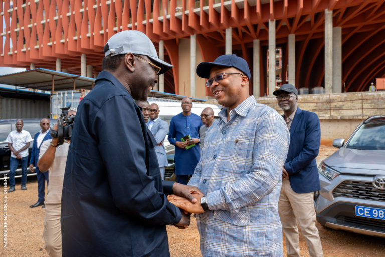 Visite du chantier du nouveau siège de l&rsquo;Assemblée nationale : Le Professeur DJOGBENOU satisfait de l’avancement et de la qualité des travaux