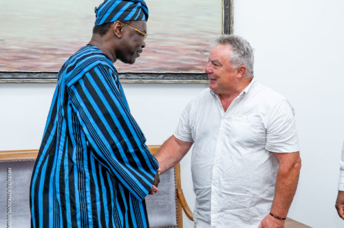 Assemblée nationale : Le Président Joseph DJOGBÉNOU échange avec un promoteur français