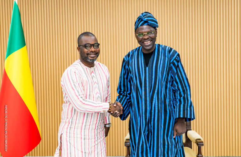 Audiences à l&rsquo;Assemblée nationale : Le comité d&rsquo;organisation du festival international racines d&rsquo;agonlin et l&rsquo;association Tolikunkan reçus par le président DJOGBENOU