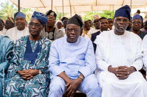 Obsèques de Séfou Fagbohoun à Adja-Ouèrè : Le Président DJOGBÉNOU et une forte délégation de députés saluent la mémoire d’un patriarche