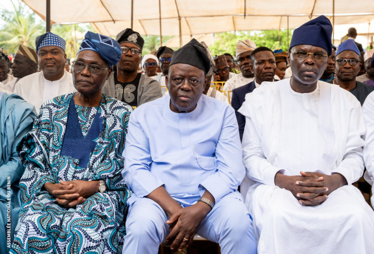 Obsèques de Séfou Fagbohoun à Adja-Ouèrè : Le Président DJOGBÉNOU et une forte délégation de députés saluent la mémoire d’un patriarche