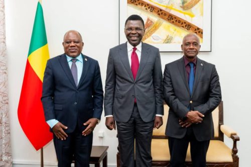 Palais des Gouverneurs à Porto-Novo : Le président Joseph DJOGBÉNOU reçoit en audience l’ambassadeur de l’Angola près le Bénin